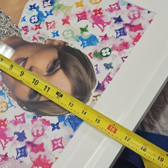 Taylor Swift. - Picture 4 of 4